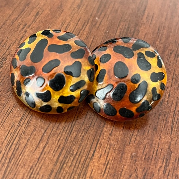 Vintage Leopard Print Button Clip Earrings - Picture 2 of 4